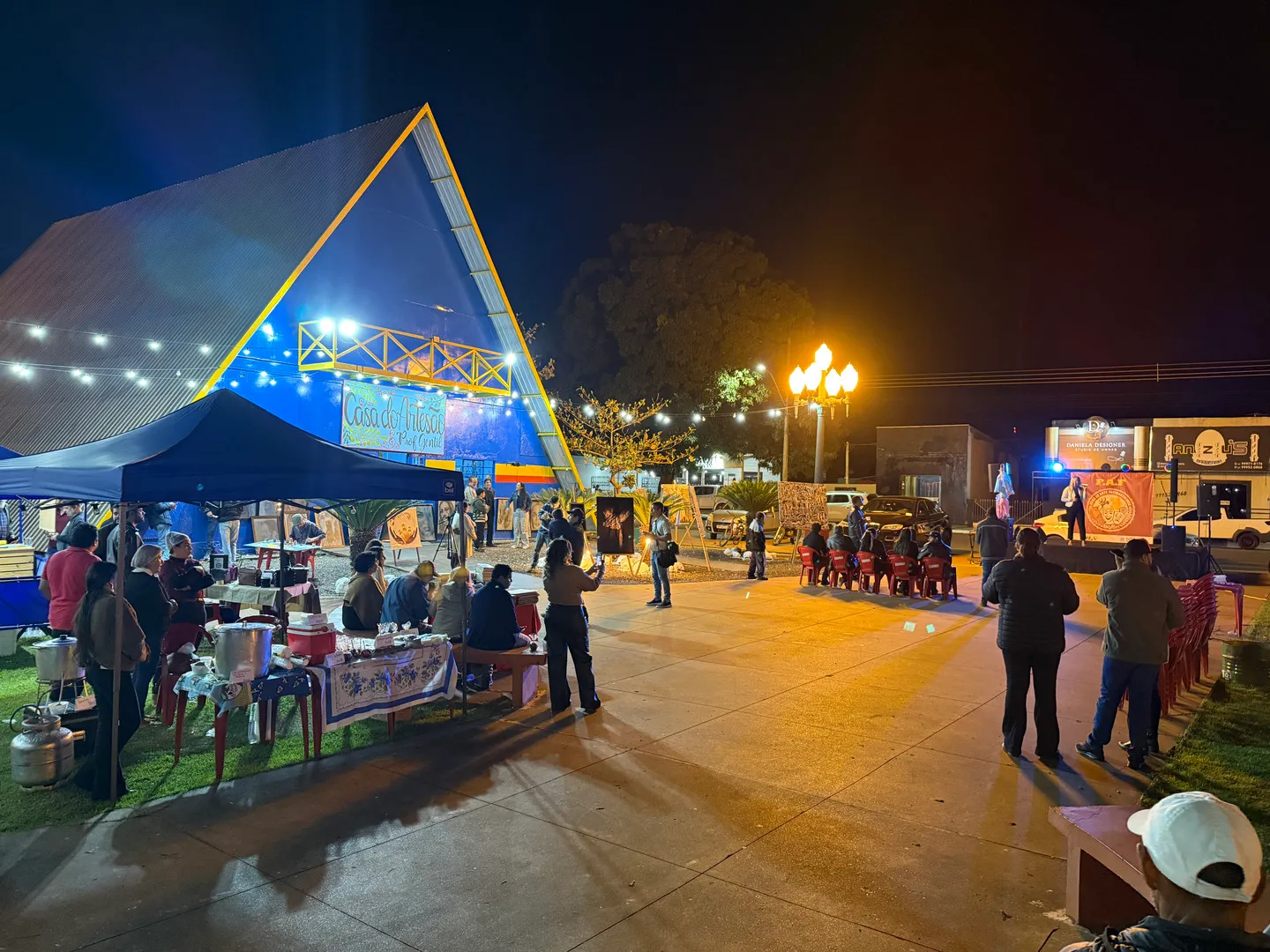 Feira de arte registrada pela RV Arte